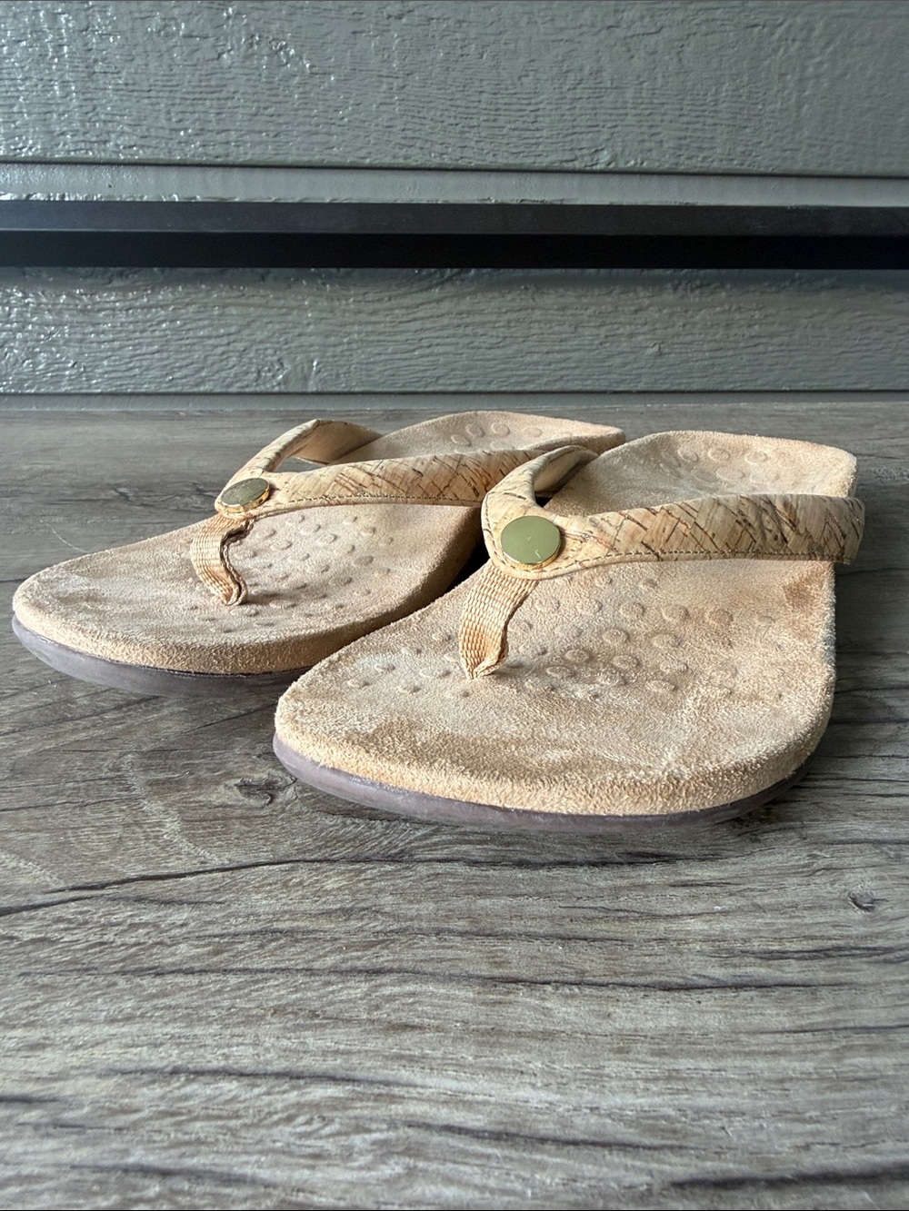 Women’s Vionic sandals size 8